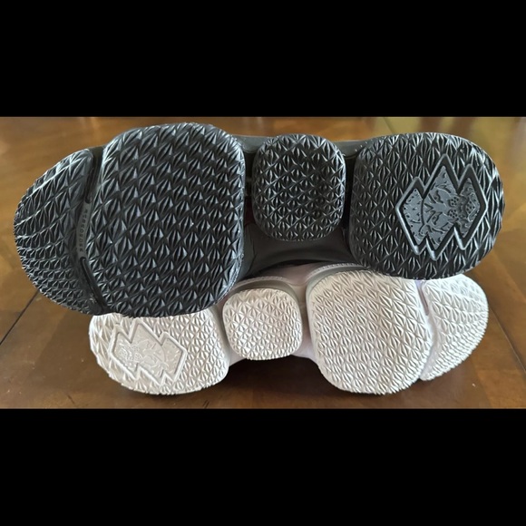 LEBRON EQUALITY BLACK WHITE CUSTOM MADE FROM THE LEBROM 15 MEN SZ 10 - Picture 14 of 15